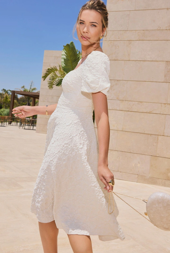 5 ocasiones de septiembre para las que un vestido elegante será la mejor opción.