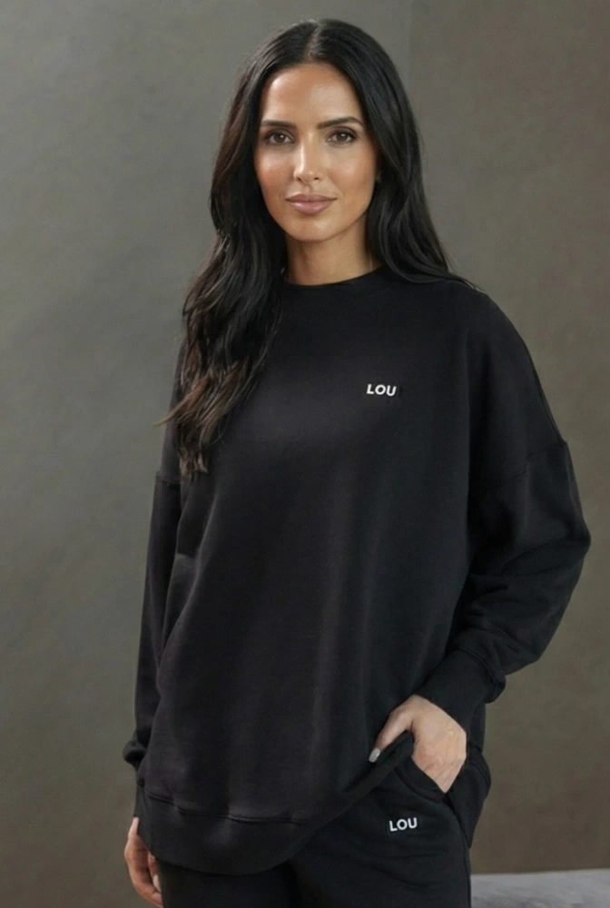Saura Black - ligera y cómoda sudadera negra con logotipo