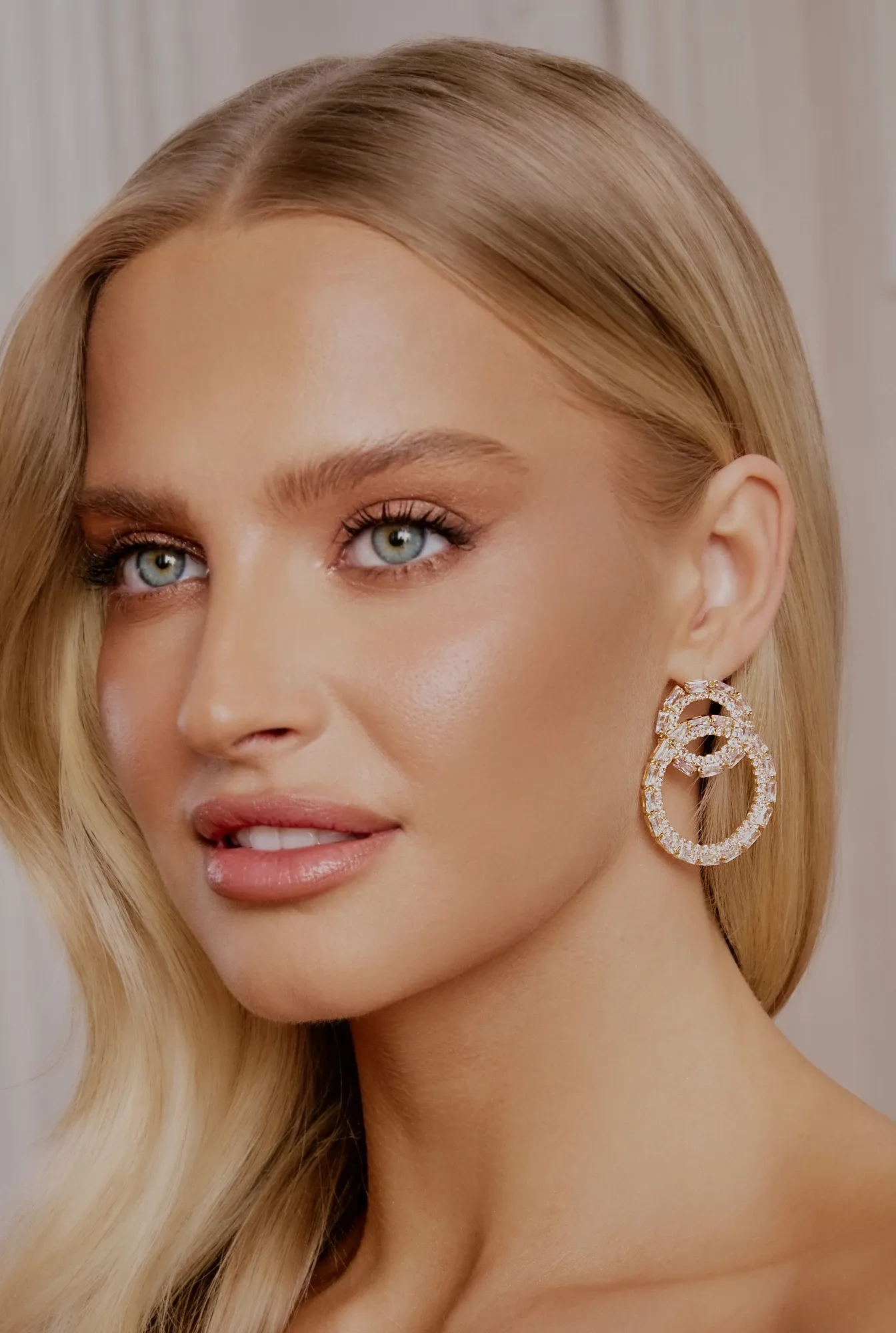 Doly - pendientes chapados en oro con circonitas