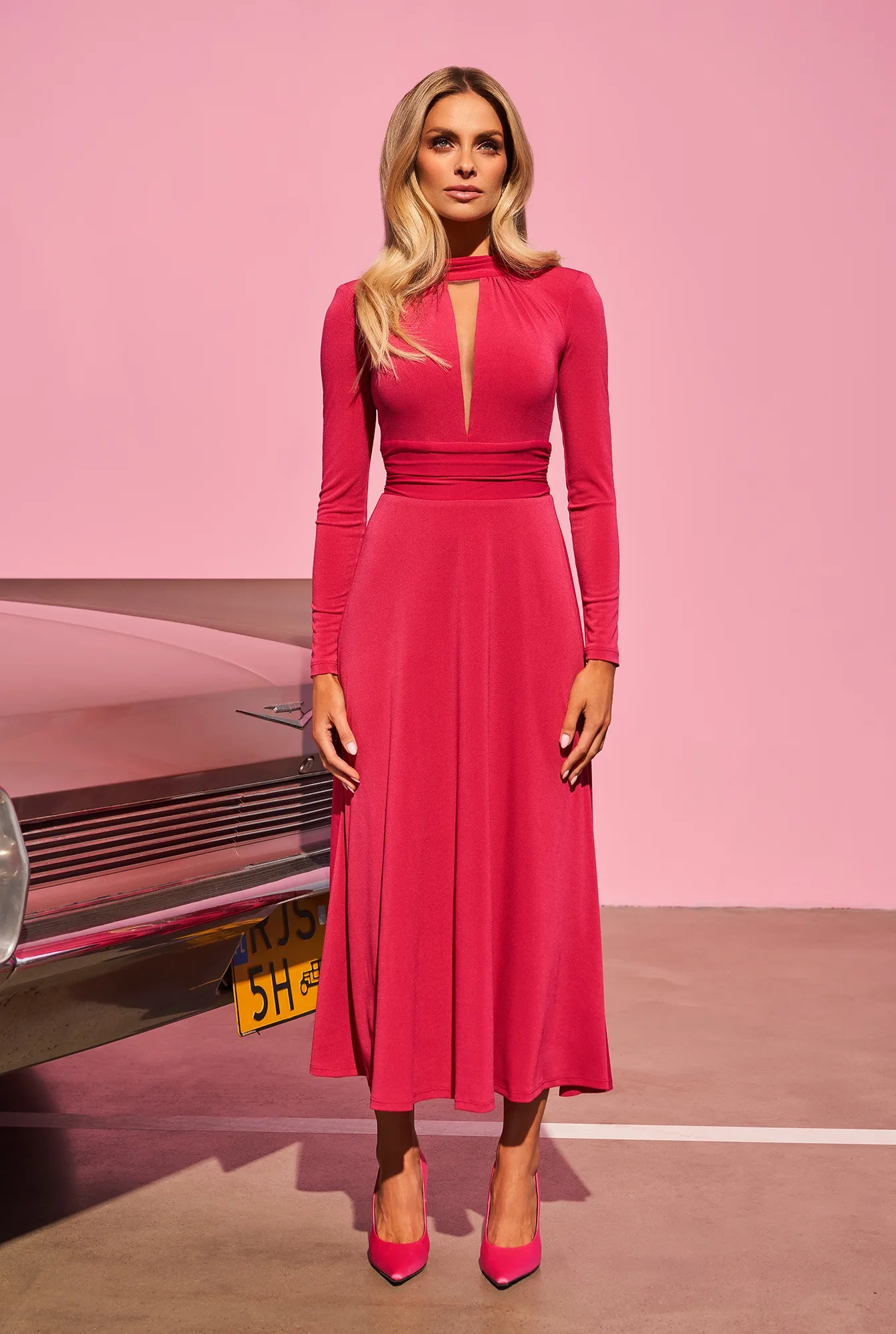 Urge - Elegante Vestido Midi en Fucsia