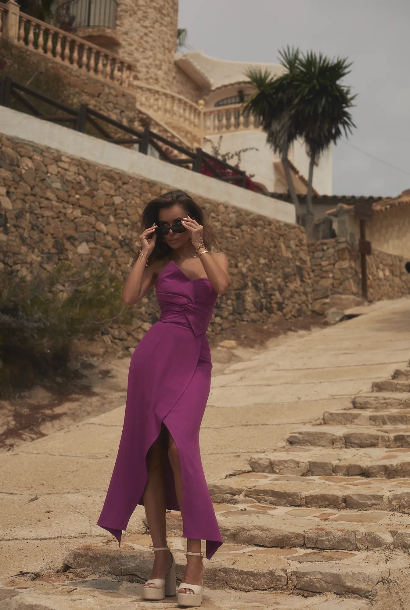 Medea - Conjunto de corsé y falda midi en fucsia