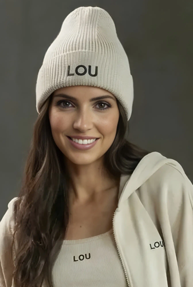 Gorro de invierno beige con logotipo Lou