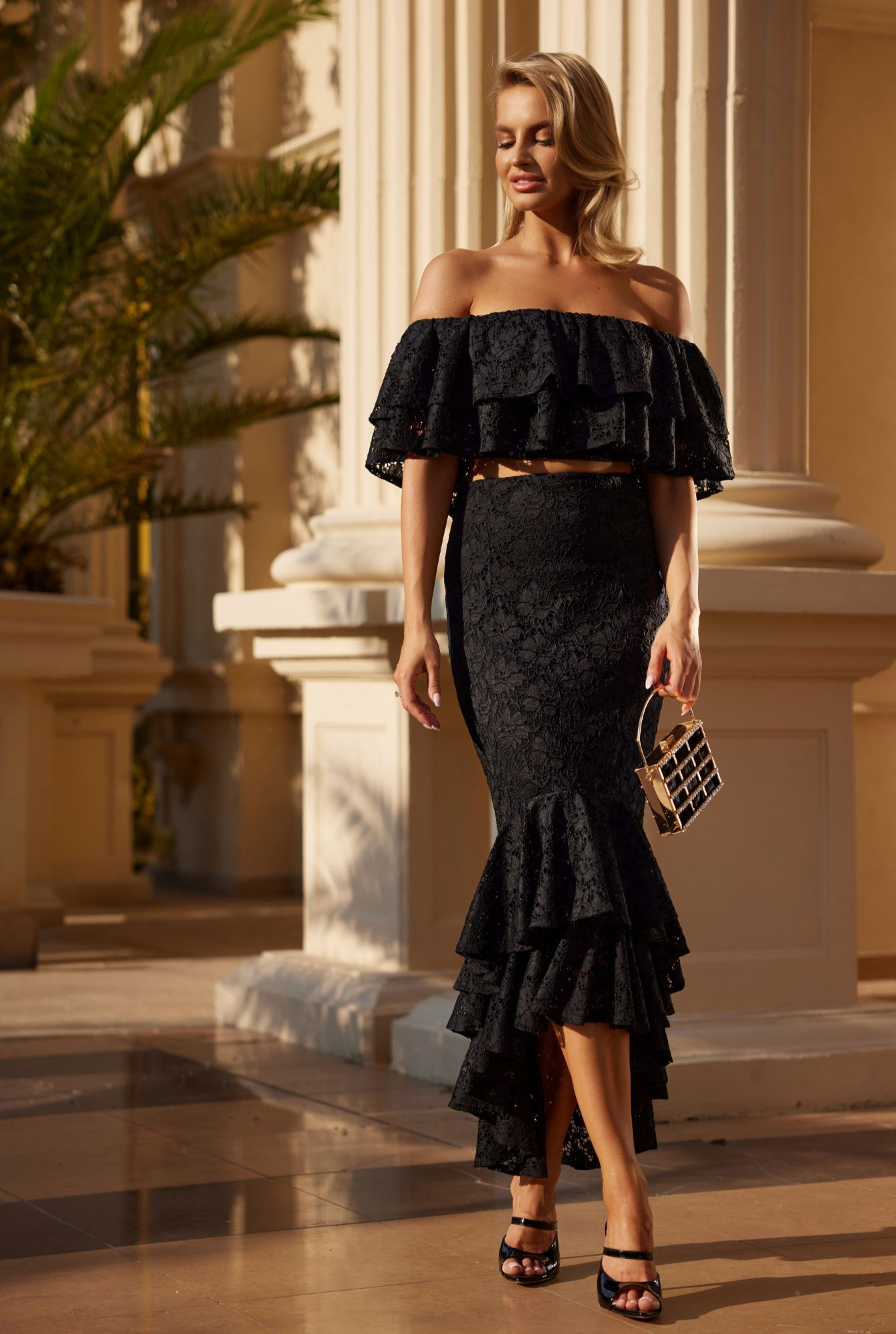 Bianca - Conjunto español con corsé y volantes: Espalda ajustable y elegante atadura