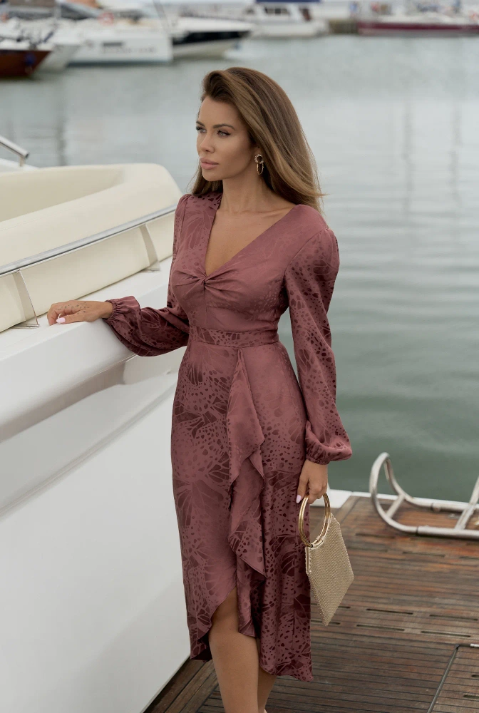 Hemera – vestido midi marrón con abertura decorativa