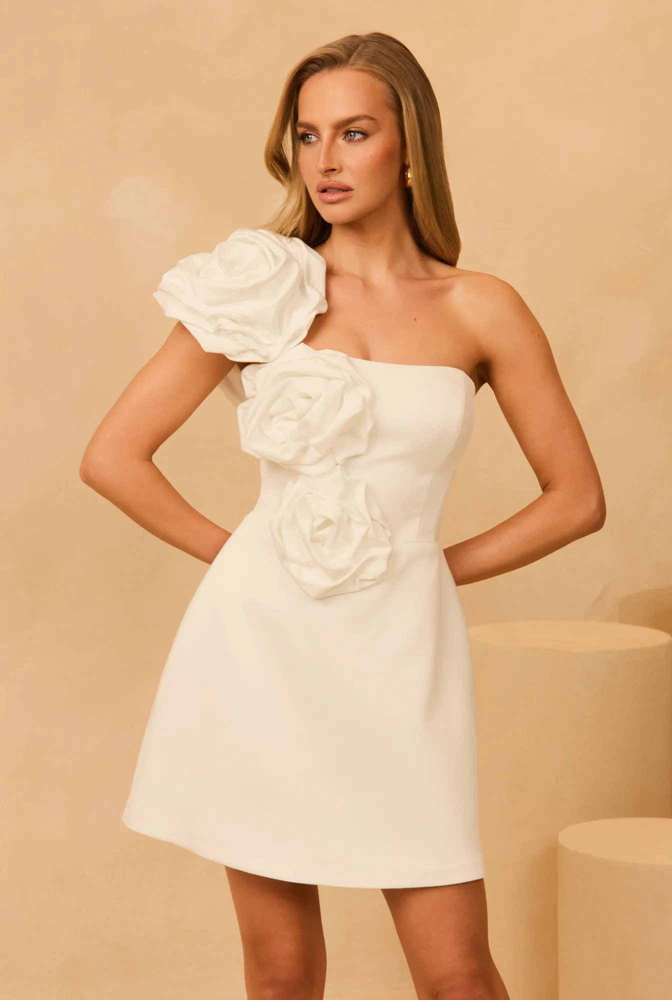 Tinsley – mini vestido corsé con flores colocadas a mano