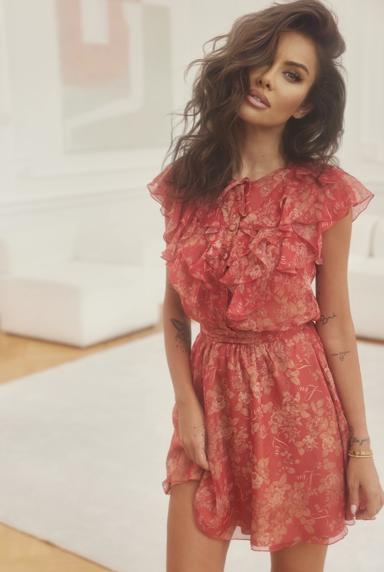 Imelda - Delicado vestido con composición de volantes