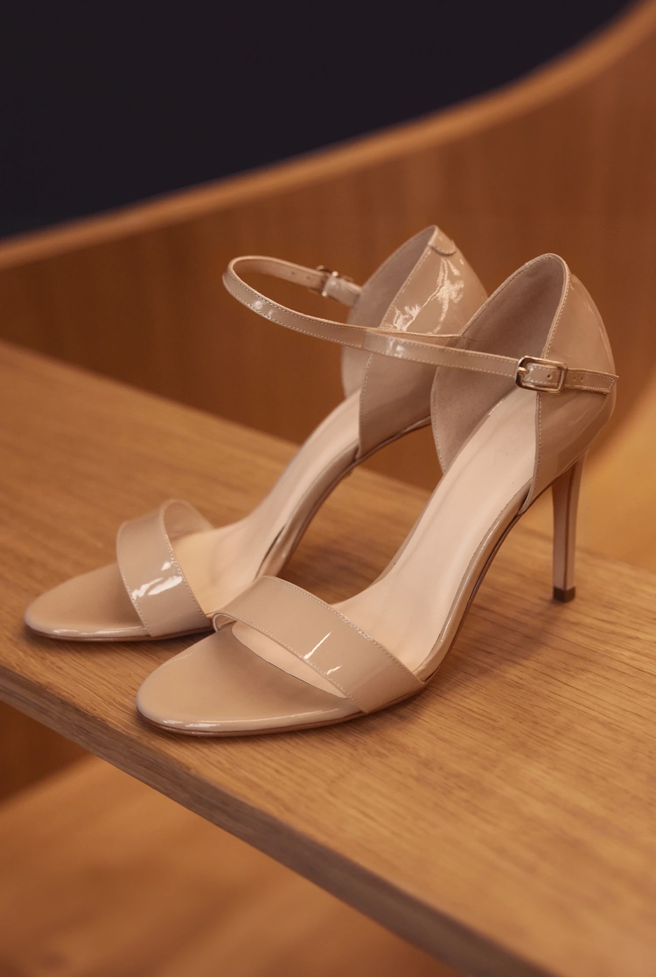 Zarina - Sandalias clásicas lacadas en nude